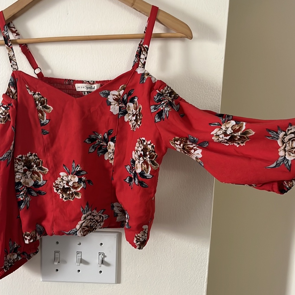 LIVE TO BE SPOILED Crop Top Off the Shoulder Floral Blouse